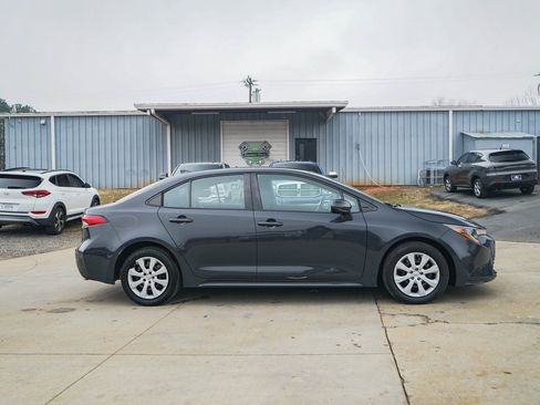 Used 2023 Toyota Corolla LE image 3