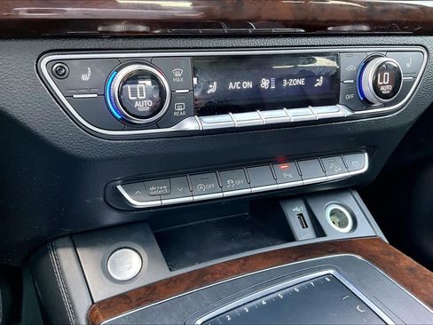 Used 2020 Audi Q5 Premium Plus w/ Premium Plus Package image 31
