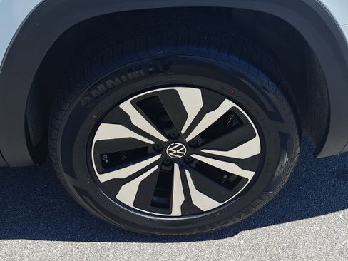 Certified 2025 Volkswagen Atlas SE FWD image 31