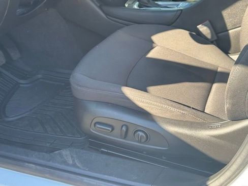 Used 2018 Chevrolet Malibu LT image 21