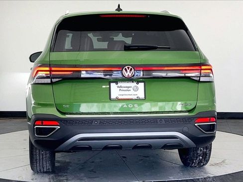 New 2026 Volkswagen Taos SE image 5