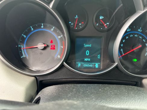 Used 2011 Chevrolet Cruze LS image 7