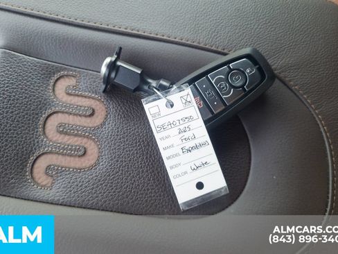 Used 2025 Ford Expedition King Ranch AWD/4WD image 36