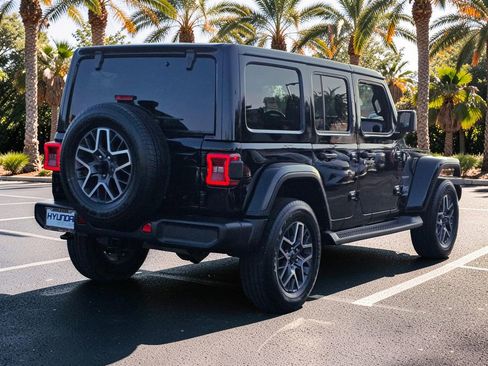 Used 2024 Jeep Wrangler Unlimited Sahara AWD/4WD image 5