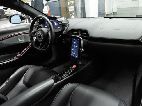 Used 2023 McLaren Artura image 43