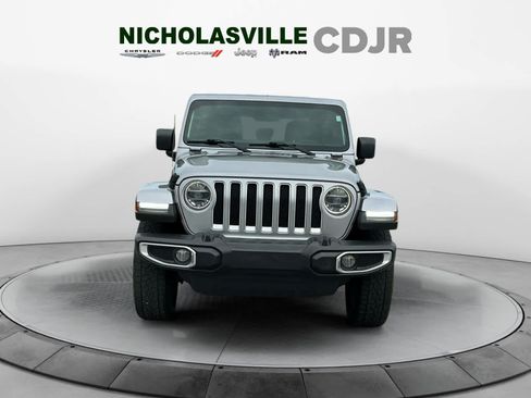 Used 2018 Jeep Wrangler Unlimited Sahara w/ LED Lighting Group AWD/4WD image 8