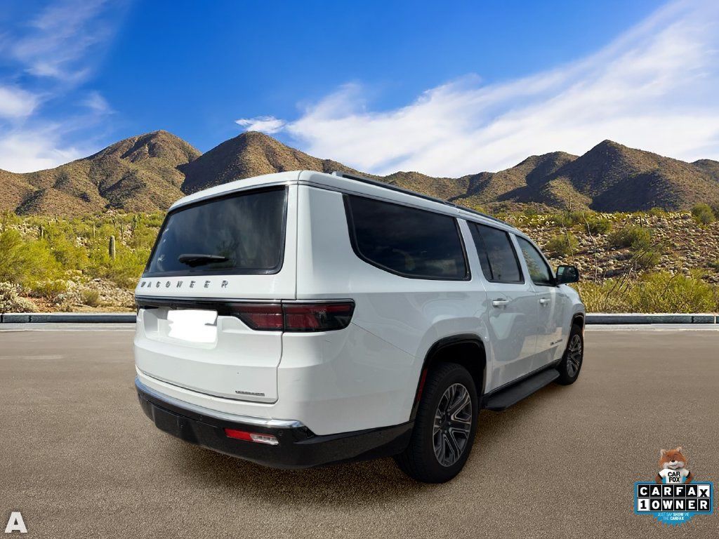 Used 2024 Jeep Wagoneer L Series II w/ Flexible Seating Group RWD image 4