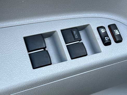Used 2010 Toyota Highlander Limited AWD/4WD image 13