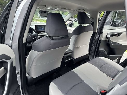 Used 2021 Toyota RAV4 XLE FWD image 34