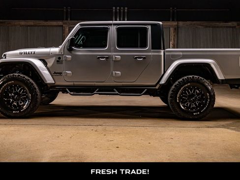 Used 2021 Jeep Gladiator Willys image 5