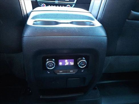 Used 2025 Chevrolet Traverse RS image 18