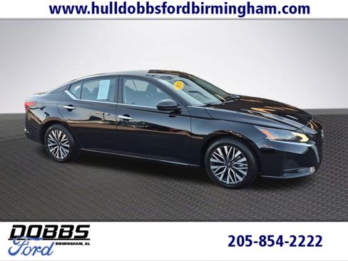 Used 2024 Nissan Altima 2.5 SV FWD image 1