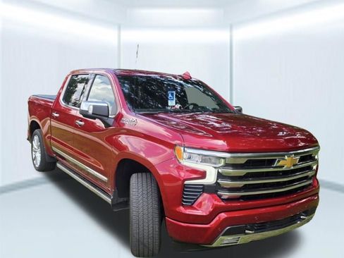 Used 2024 Chevrolet Silverado 1500 High Country w/ Technology Package AWD/4WD image 4