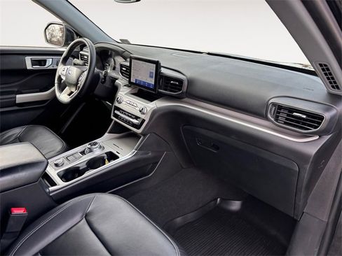 Certified 2024 Ford Explorer XLT w/ Equipment Group 202A image 10