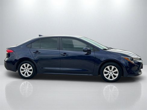Used 2022 Toyota Corolla LE image 4