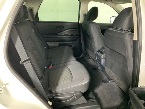 Used 2024 Nissan Pathfinder SV image 27