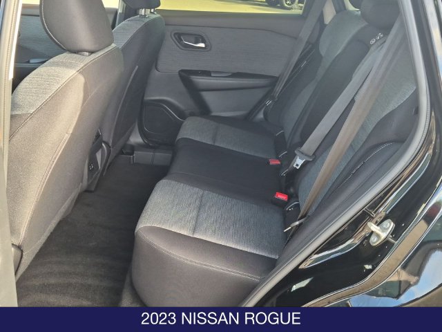 Used 2023 Nissan Rogue SV AWD/4WD image 19