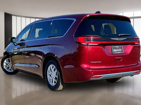 Used 2023 Chrysler Pacifica Touring-L FWD image 13
