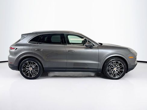 Used 2025 Porsche Cayenne image 8