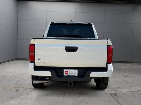 Certified 2025 Toyota Tacoma SR5 AWD/4WD image 40