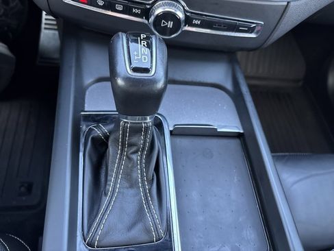 Used 2021 Volvo XC60 T5 R-Design w/ Advanced Package image 40