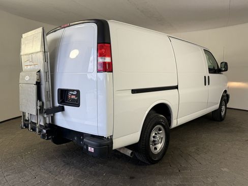 Used 2022 Chevrolet Express 3500 w/ Driver Convenience Package RWD image 11