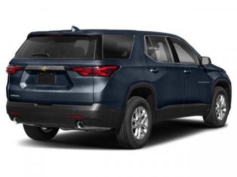 Used 2023 Chevrolet Traverse LT image 2