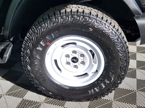 New 2025 Ford Bronco Heritage Edition image 9