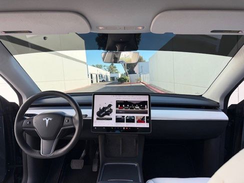 Used 2023 Tesla Model Y Long Range image 13