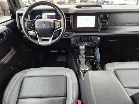 Used 2022 Ford Bronco Black Diamond w/ Sasquatch Package image 14