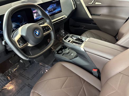 Used 2024 BMW iX xDrive50 w/ Premium Package AWD/4WD image 4