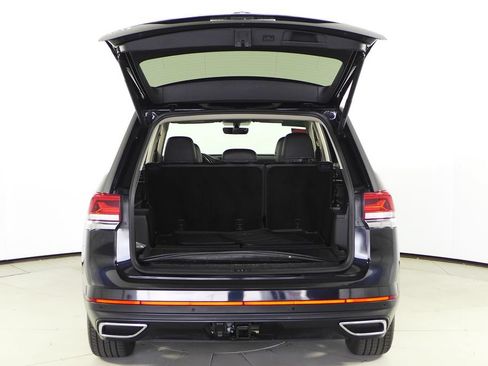 Used 2023 Volkswagen Atlas SE w/ Black Wheel Package FWD image 10