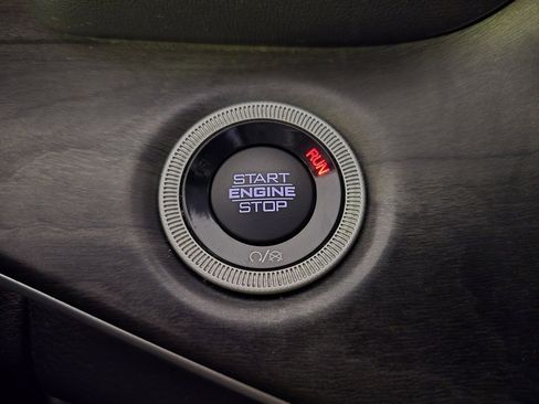 Used 2022 Jeep Grand Cherokee L Limited w/ Luxury Tech Group II image 17