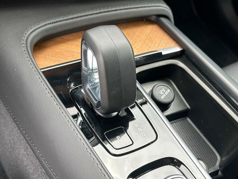 Certified 2025 Volvo XC90 B6 Plus image 14