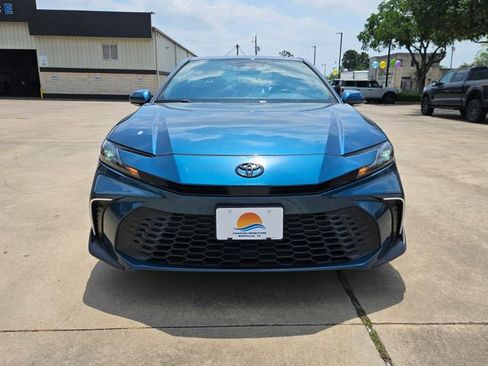 Used 2025 Toyota Camry SE w/ Multimedia Upgrade Package FWD image 3