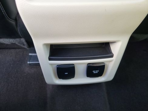 Used 2019 Ford Edge Titanium FWD image 30