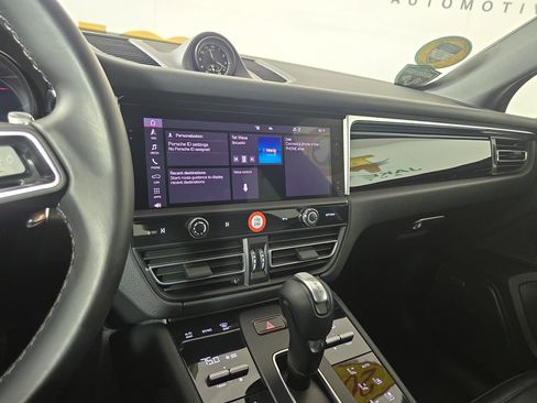 Used 2022 Porsche Macan image 23