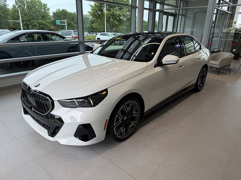 New 2027 BMW 530i xDrive w/ M Sport Package AWD/4WD image 3