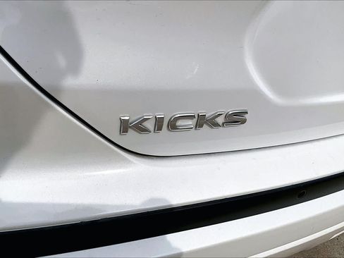 Used 2022 Nissan Kicks SR w/ Premium Package FWD image 28