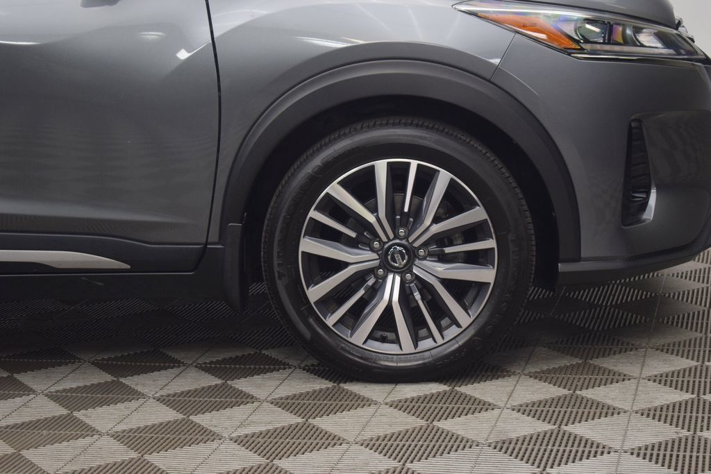 Used 2021 Nissan Kicks SR w/ SR Premium Package FWD image 25
