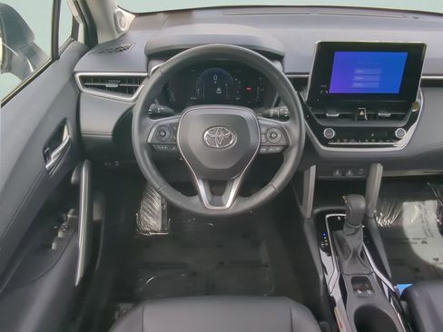 Used 2023 Toyota Corolla Cross XLE w/ Convenience Package image 22
