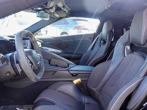 Used 2022 Chevrolet Corvette Stingray Coupe w/ Z51 Performance Package image 17