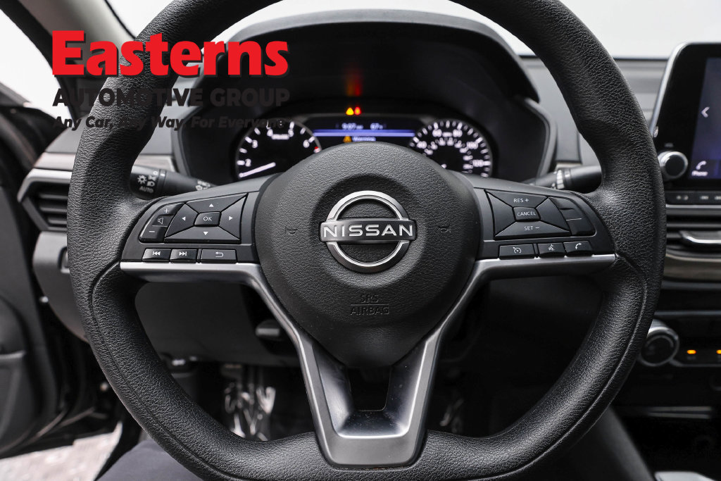 Used 2024 Nissan Altima 2.5 SV FWD image 11