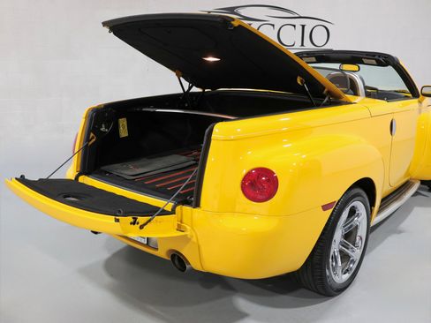 Used 2005 Chevrolet SSR w/ Preferred Equipment Group image 87