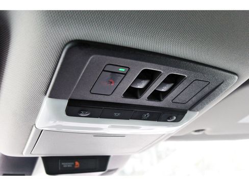 Used 2022 Nissan Rogue SV w/ SV Premium Package FWD image 23