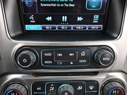 Used 2015 Chevrolet Suburban LT image 27