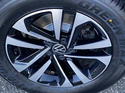 Used 2022 Volkswagen Tiguan S image 22