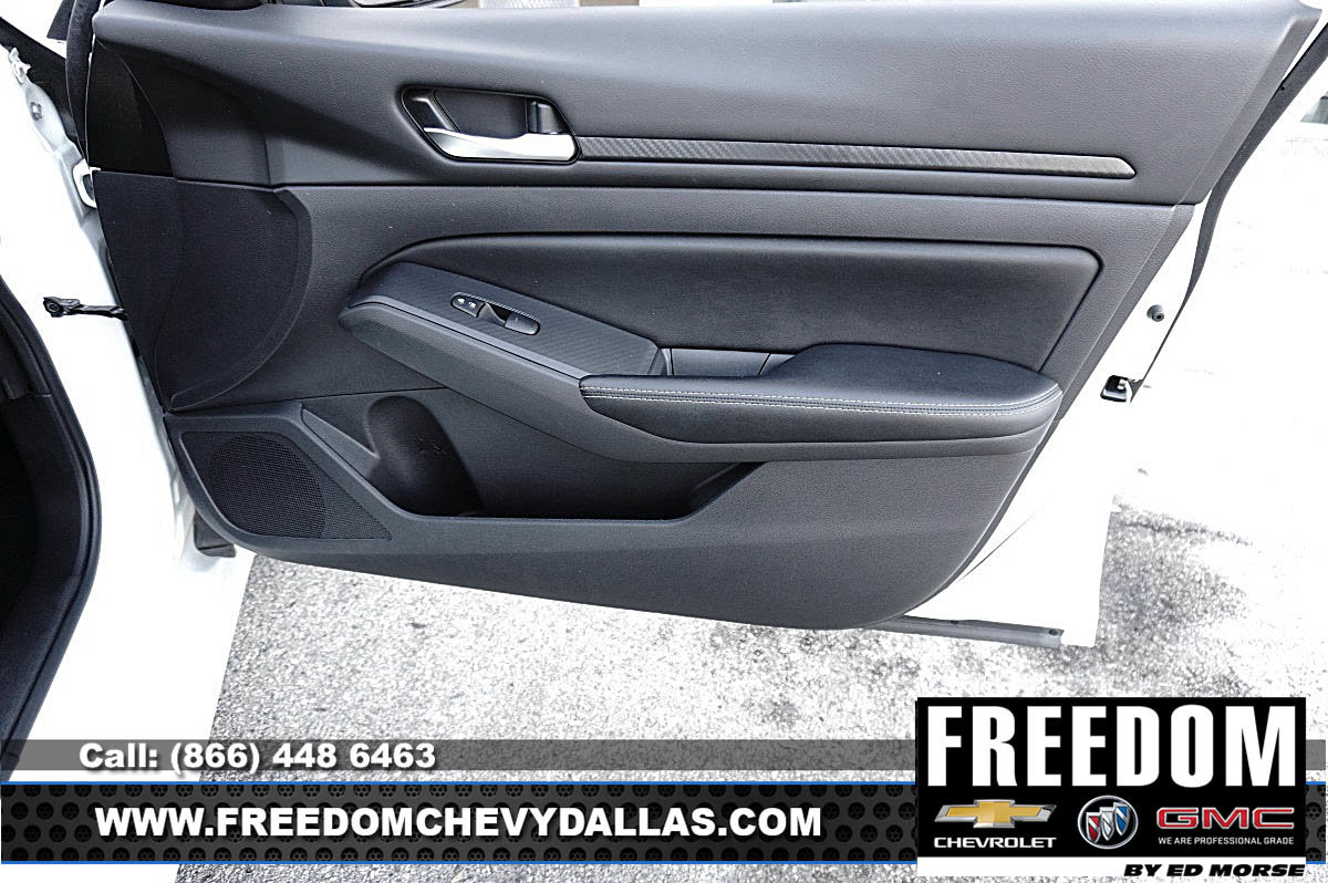 Used 2025 Nissan Altima 2.5 SV FWD image 35