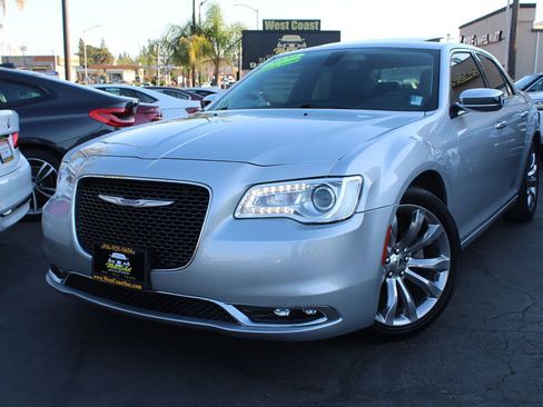 Used 2020 Chrysler 300 Limited image 36