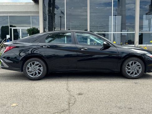 Used 2026 Hyundai Elantra Hybrid FWD image 4